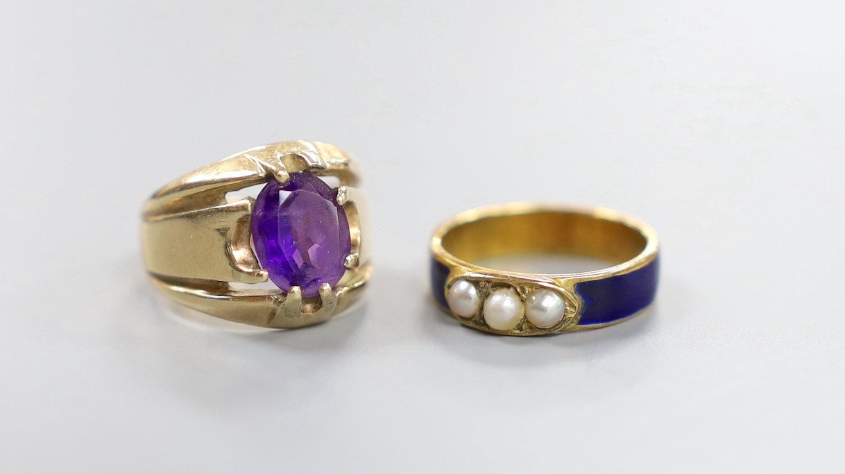 A yellow metal, blue enamel and three split pearl set band and a 9ct gold and amethyst set dress ring, gross 9.4 grams.